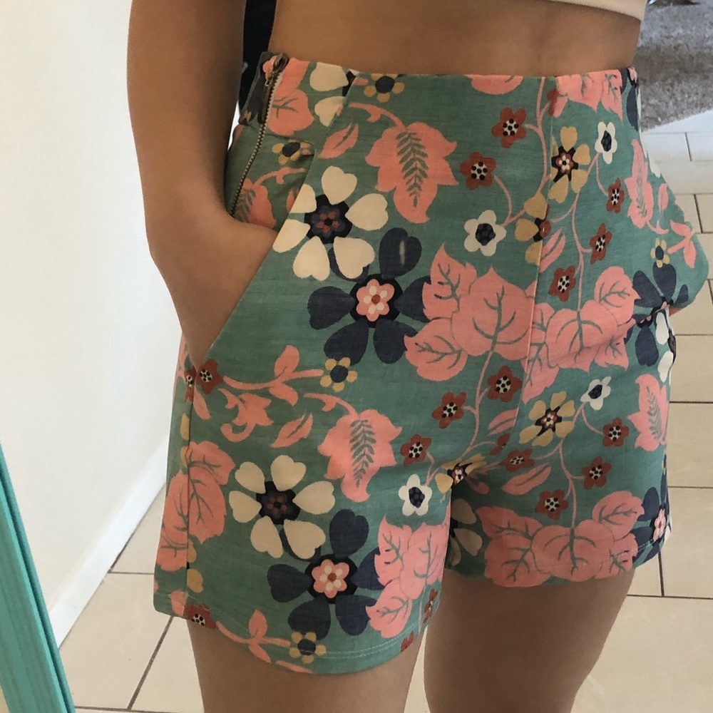 Stylish Floral Short 🌸